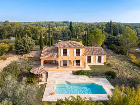en exclusivité villa à lorgues t7 : 4/5 chambres / 161m2 au sol / piscine/ 4003m2 clôt !