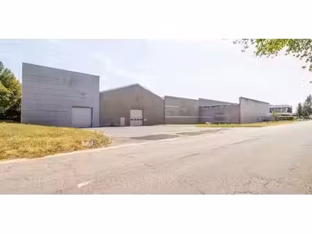 bâtiment d’entreprise à louer à wavre pour € 2.900