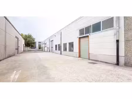 bâtiment d’entreprise à louer à wavre pour € 3.500
