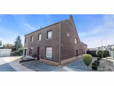 maison à vendre à veldwezelt avec 2 chambres à coucher