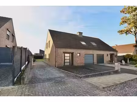moderne halfopen ééngezinswoning in de tongerse stadsrand