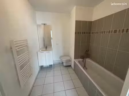 studio 1 pièce 27 m²