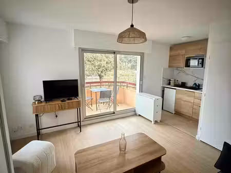 studio rénové – centre-ville de la baule