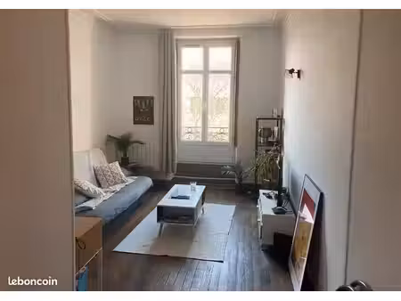 beau 2p meublé 37m² plein centre en bon état