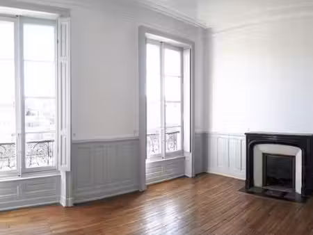très grand appartement centre ville très sécurisé