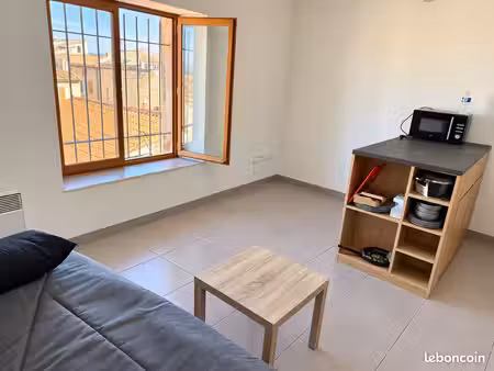 part. loue joli studio meublé cv trets