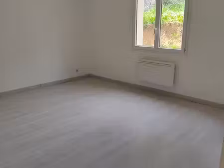 a louer un f3 de 77 m2 avec un jardin à mantes la ville proche de toutes commodités