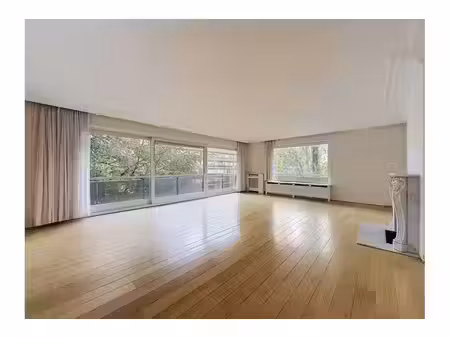 appartement à louer avec garage et terrasse   uccle (vbe84163)