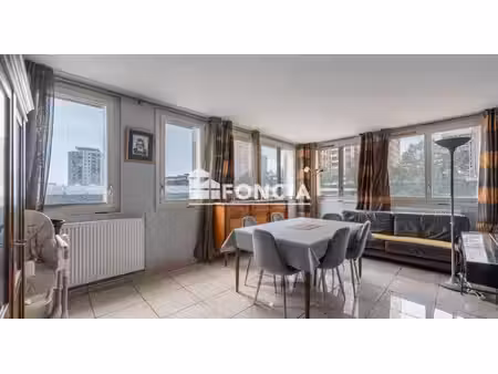 bel appartement lumineux et fonctionnel  au cœur de la place des fêtes