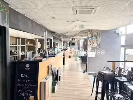 bordeaux  bassin à flot  bar avec licence iv env 140 m²