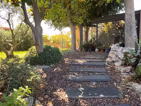 maison de 180 m² de plain-pied t6 avec garage  piscine à marseille 13013