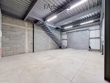 location local commercial 3 pièces  92.70m²  ajaccio