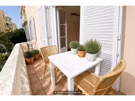 ajaccio (20)  centre ville proche tribunal  appartement 3 pièces avec balcon