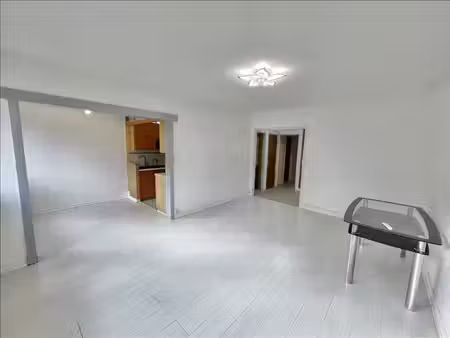appartement - rdc - 90 m2 - 5 pièces - non meublé