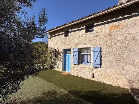 charmante maison de campagne avec vue sur la vallée et jardin de plus de 800 m²