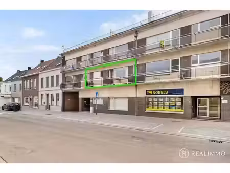 ruim 3-slaapkamerappartement met terrassen in het centrum van avelgem