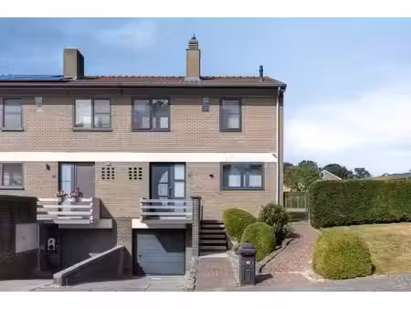 lichtrijke 3-gevelwoning met garage op uitstekende locatie!