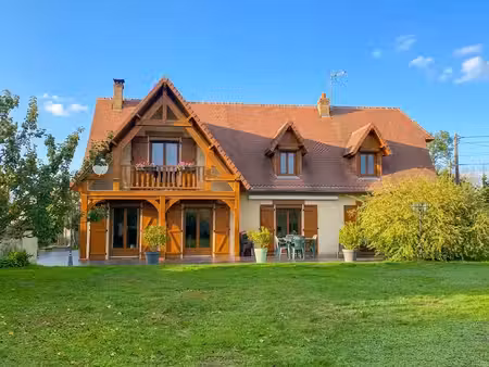 maison t6 de 180m2 sur un terrain de 2559m2