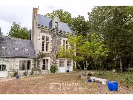 logis de schiste et de tuffeau aux portes d'angers à ecouflant - 270 m2 - 442000 €