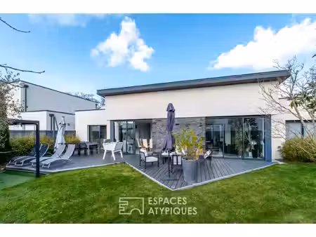 lumineuse maison d'architecte et son patio à saint jean de linieres - 132 m2 - 595000 €