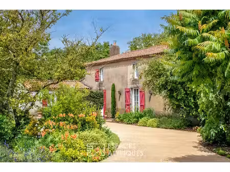 maison de campagne avec son parc arboré à saint martin des tilleuls - 185 m2 - 450000 €
