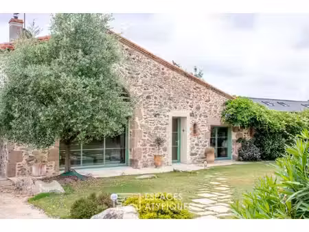 maison de charme rénovée avec piscine à saint andre de la marche - 221 m2 - 620000 €