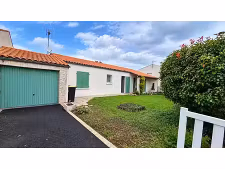 location maison 5 pièces 104 m² à la rochelle (17000)  1 700 €