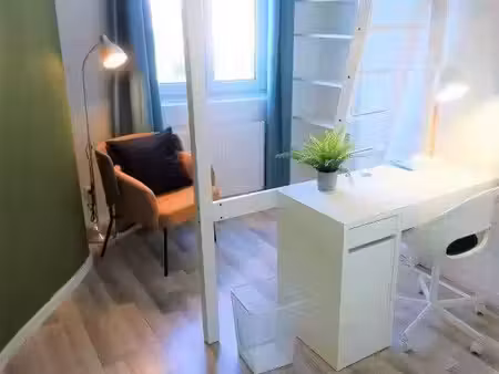 location meublée locaux professionnels 1 pièce 170 m² à lille (59000)  590 €