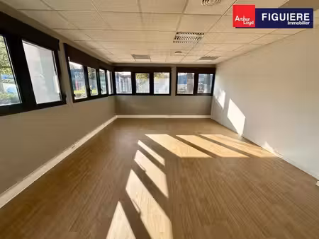 location bureaux 97m²