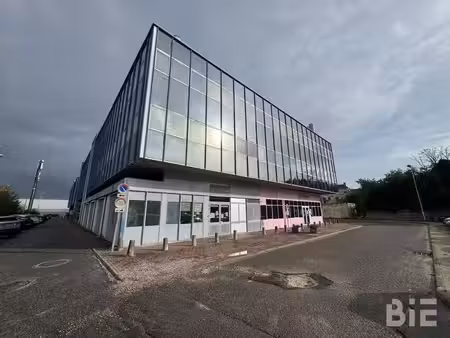 location bureaux 77m² à 582m²