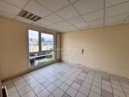 echirolles: locaux de 60m² dans medicentre 1