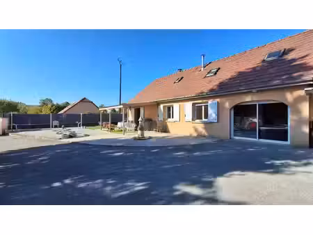 maison 6 km de crançot et 14 km de lons le saunier