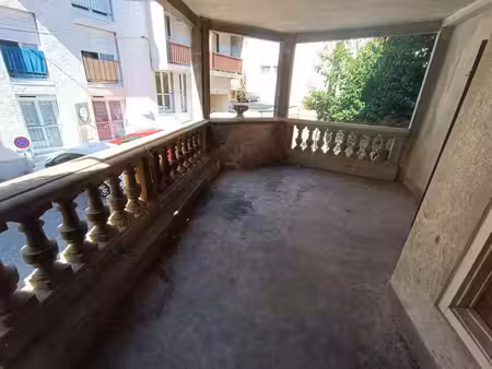 immeuble composé de deux t3  un t2  un t1  grenier  cave et un garage