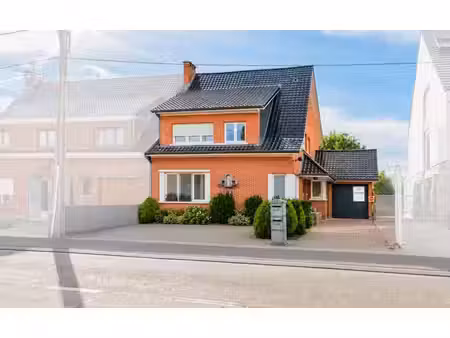 maison à 2 unités louées  garage et 481 m² de terrain