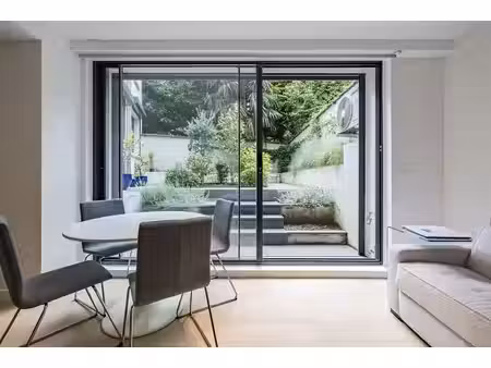 molière – rez-de-chaussée avec jardin dans un immeuble art d