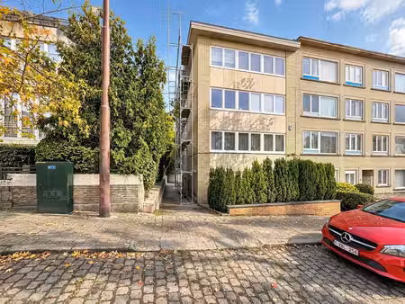 dans petite copro : appt 1 ch. au rez-de-chaussée +garage