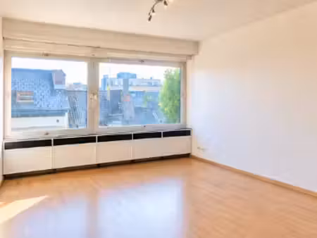 louise / châtelain – studio lumineux de 42 m² – peb d