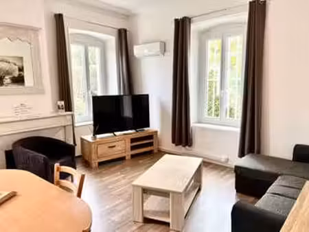 location appartement 3 pièces meublé à hyères (83400) : à louer 3 pièces meublé / 52m² hyè
