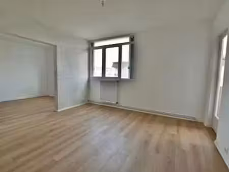location appartement 3 pièces à pau (64000) : à louer 3 pièces / 82m² pau