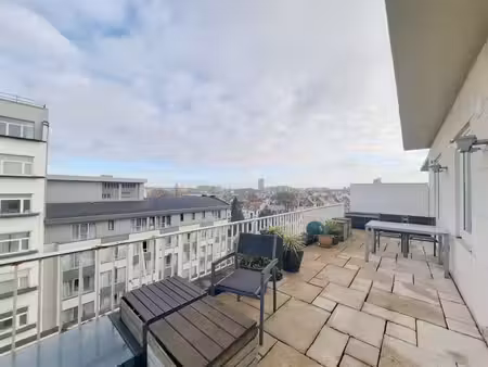 chatelain - penthouse meublé une chambre avec terrasses