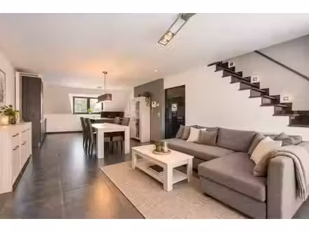 duplex avec terrasse ensoleillée et parking à erembodegem