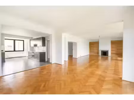 jardin du roi - apt de luxe 3 ch + terrasse+ parking