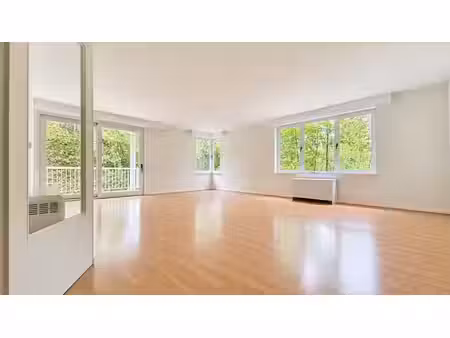 à louer – spacieux appartement de standing de ± 150 m² – 3 c
