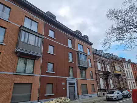 mons  bld albert elisabeth  appt 2 chbres  parking  balcon