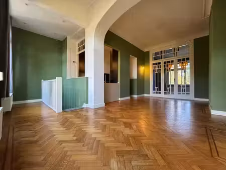 schaerbeek – superbe souplex 2 chambres rénové avec garage