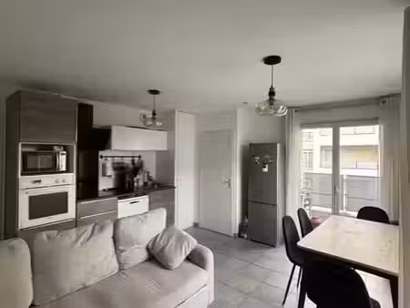 location appartement 2 pièces 40 m² à vaulx-en-velin (69120)