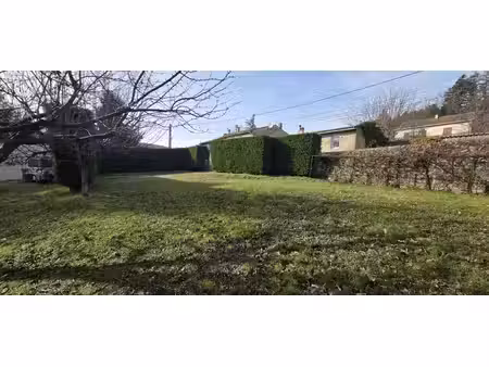terrain constructible 523 m² idéalement placé