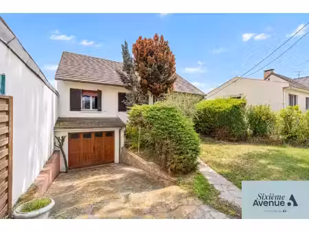 maison de plain pied édifiée sur un sous-sol total et disposant d'un grenier aménageable!