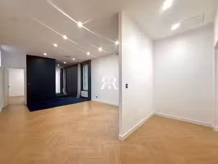 location locaux professionnels 2 pièces 60 m² à clermont-ferrand (63000)  820 €