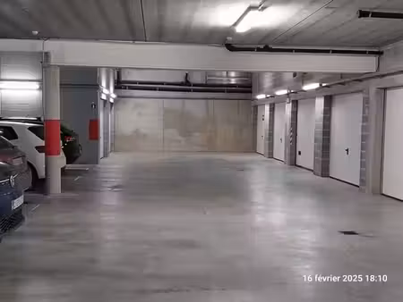 box ferme dans un immeuble recent